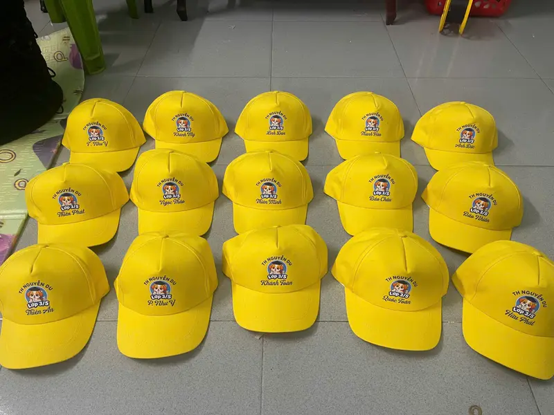 Lô nón vàng đồng phục trường học